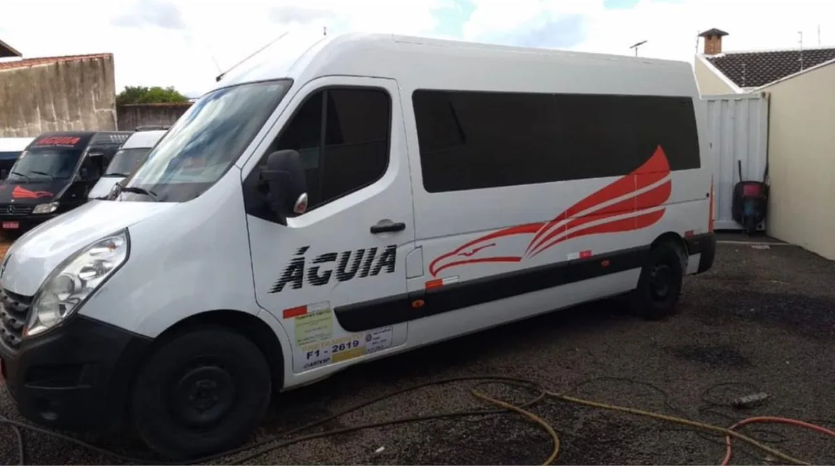 Frota de vans executivas Mercedes-Benz da Águia Transporte e Turismo